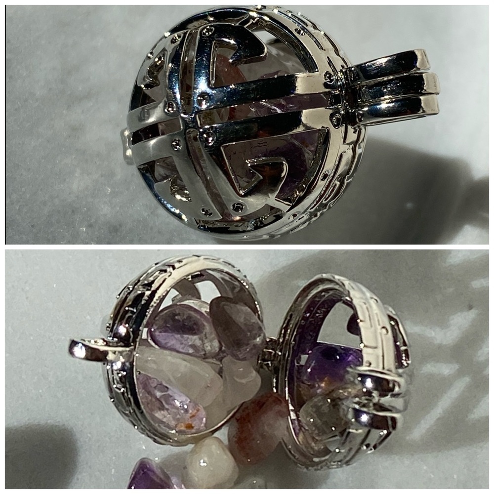 Medallion Pendant: Super 7 Cage